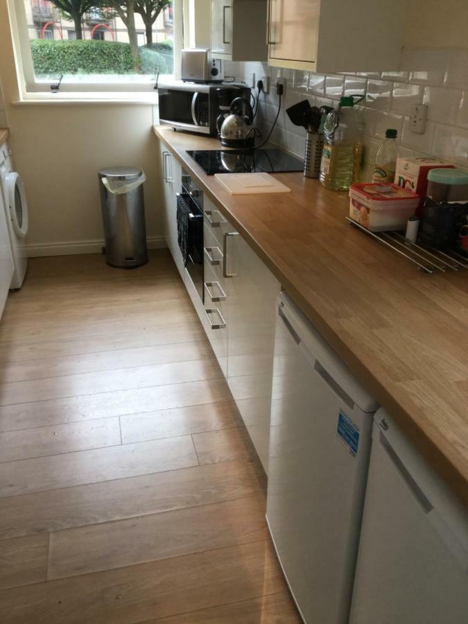 2 Bed City Apartment With Parking Глазгоу Екстериор снимка